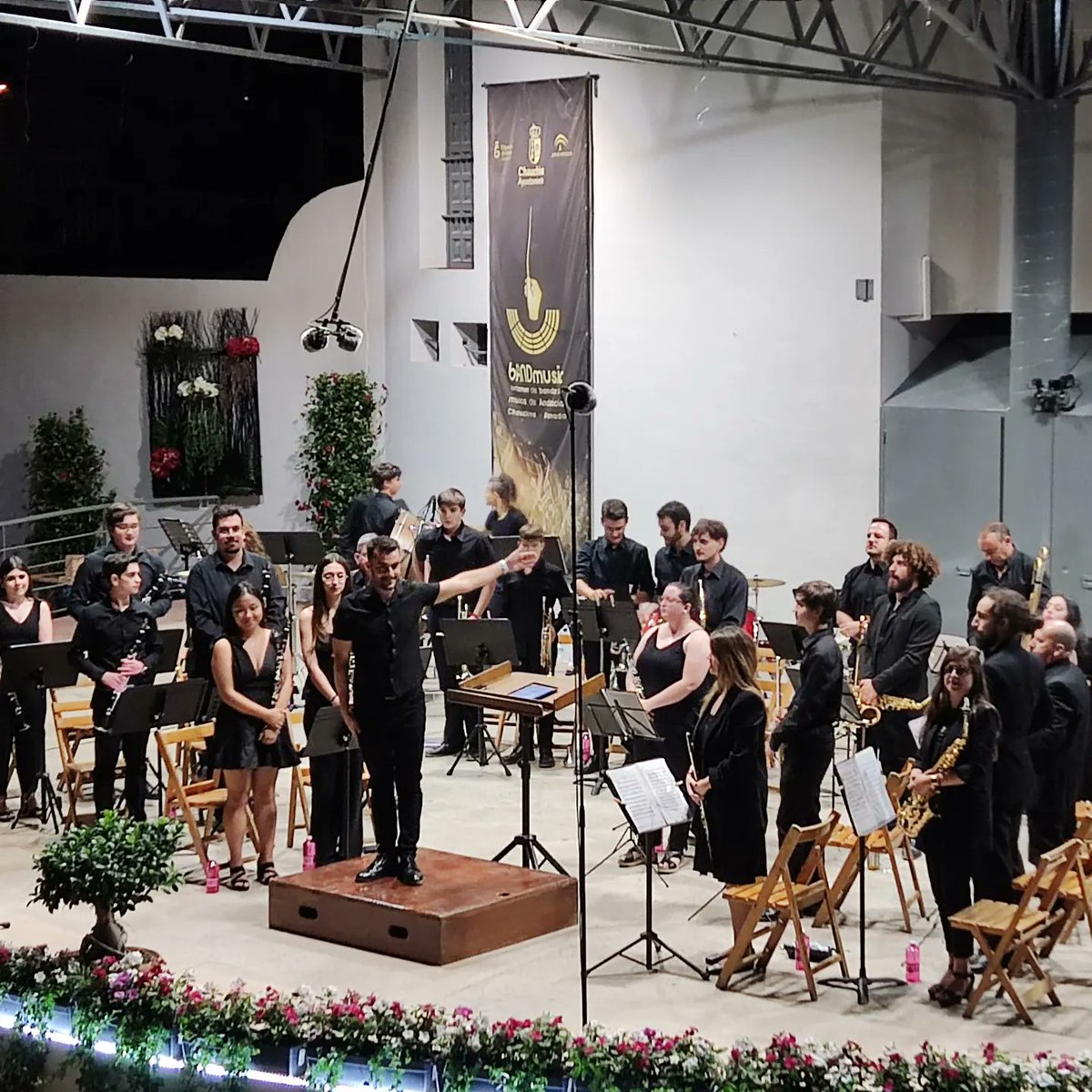 ¡Primera noche del 34 Certamen de Bandas de Música de Andalucía en Chauchina!
Os dejamos algunas de las fotos del momento vivido, dirigidos por Francisco Hernández Foncubierta.