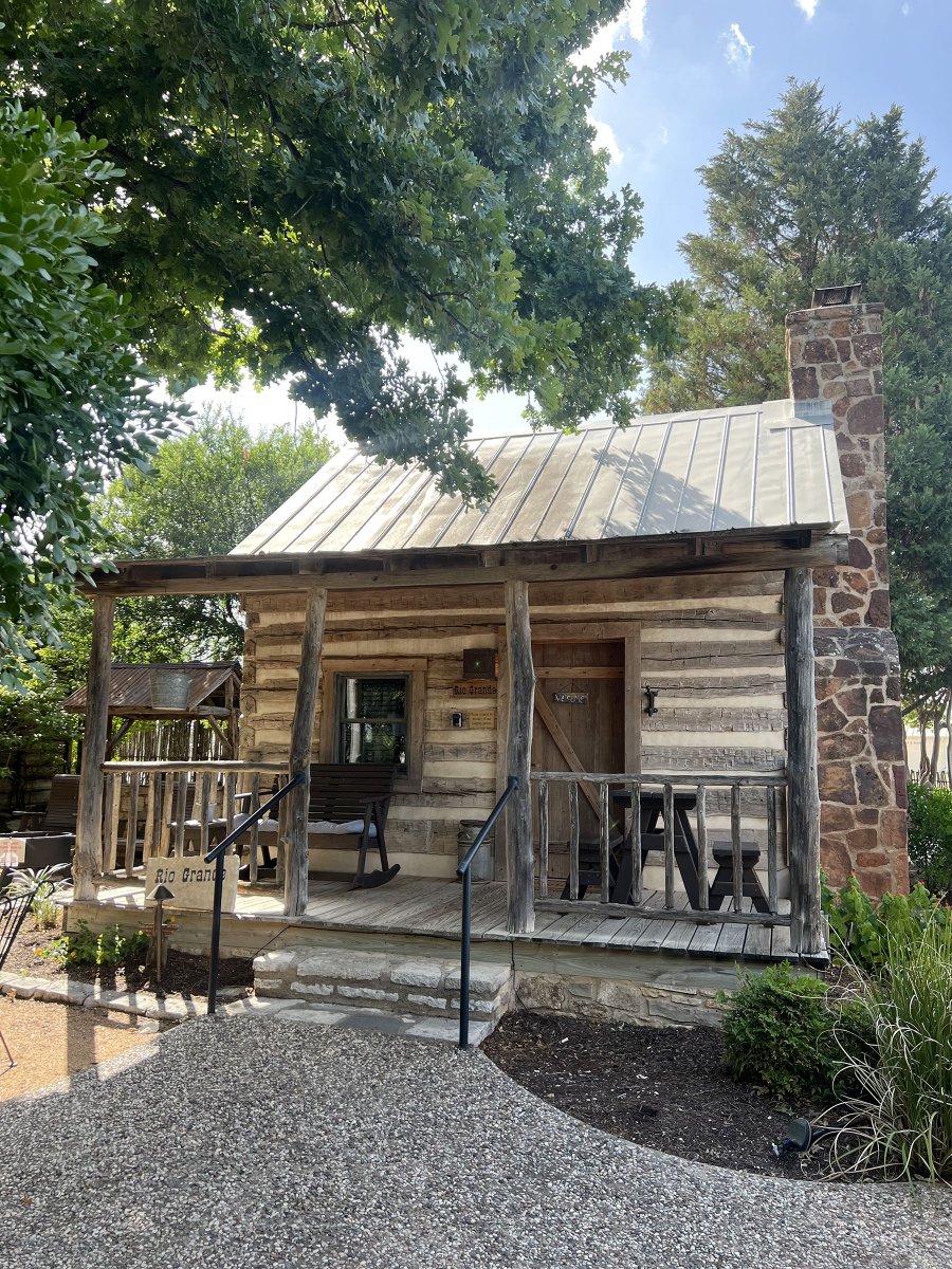 adventurelemon7's tweet photo. Pork chops, burnt ends & peach cobbler: Cabernet Grill topped Feastio's list of best restaurants in Fredericksburg. The Cotton Gin village with charming cabins is a great bonus. https://t.co/CPfBDjMKgz
#fredericksburg #restaurants #texasdining #texastravel #adventurelemon🍋 https://t.co/LcYpLfqfdq