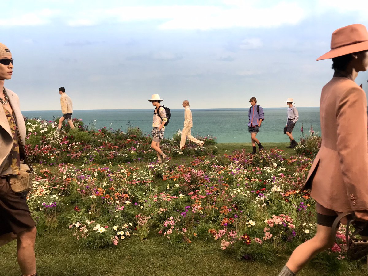 Passer un bel été sur les terres de l’enfance de M. Dior à Granville, et celles du Sussex à Charleston, pays de coeur de <a href="/mrkimjones/">mrkimjones</a> 
Vivement 2023 
@dior homme. Bravo Kim Jones <a href="/ParisMatch/">Paris Match</a> #kimjones #pfw <a href="/MuseeDior/">Musée Christian Dior</a> #granville