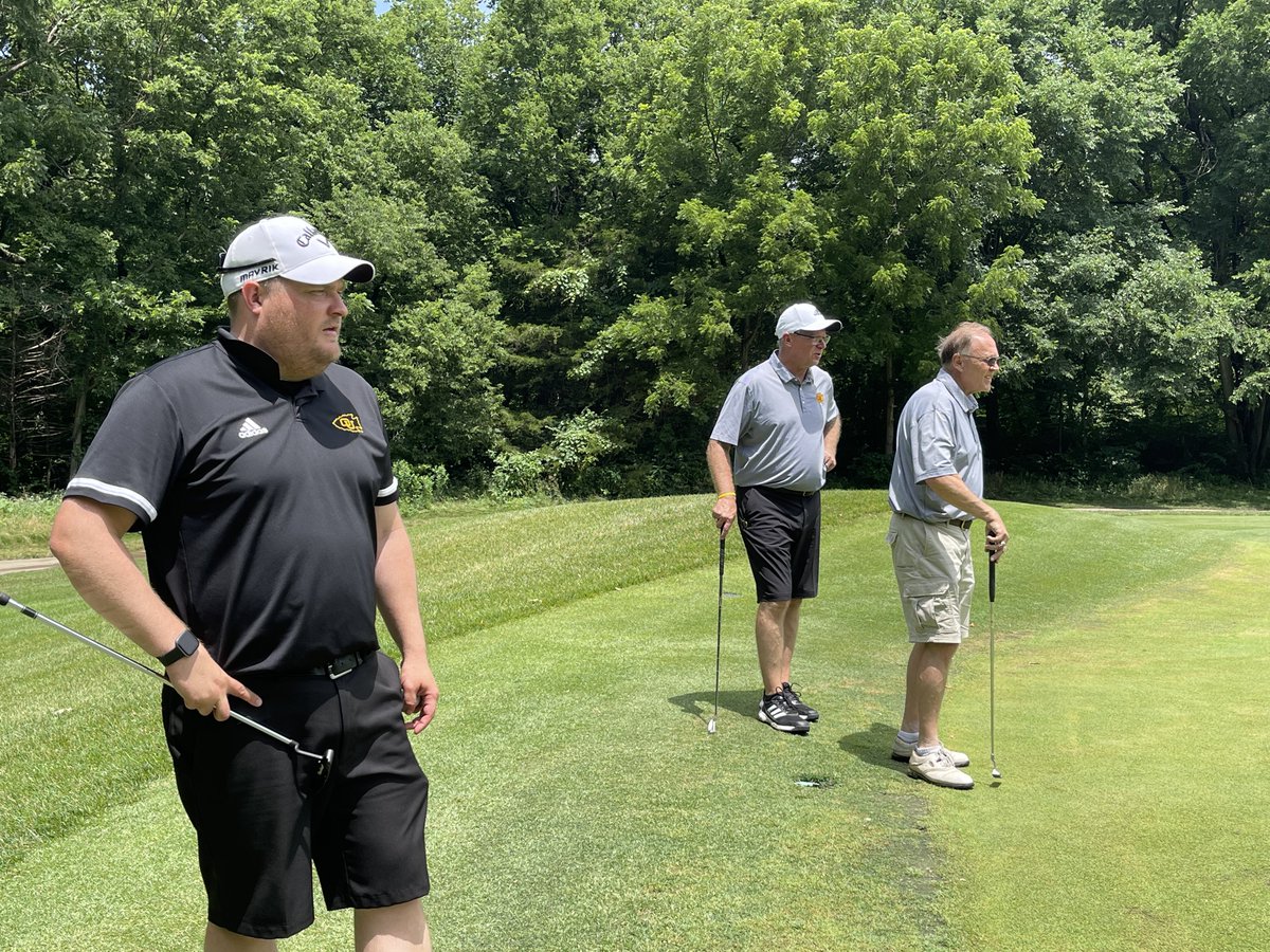 DocReggies's tweet photo. It was a great golf day and I enjoyed my time with these @OttawaU alums @BravesAthletics. So thankful for all the sponsors and support. Always a great day to be #OUBrave https://t.co/zoY7SDRWDY
