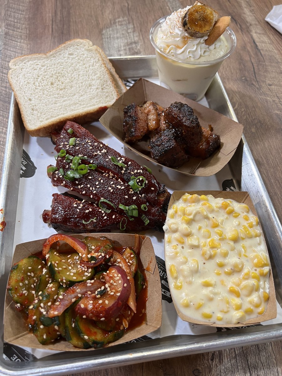 adventurelemon7's tweet photo. Gochujang ribs, peach bourbon-glazed pork belly burnt ends & boozy banana pudding from Eaker Barbecue. These might be the best burnt ends I've ever tasted. https://t.co/CPfBDjMKgz
#fredericksburg #restaurants #eaker #eakerbbq #texasdining #texasbbq #texastravel #adventurelemon🍋 https://t.co/2zvEi8Njpl