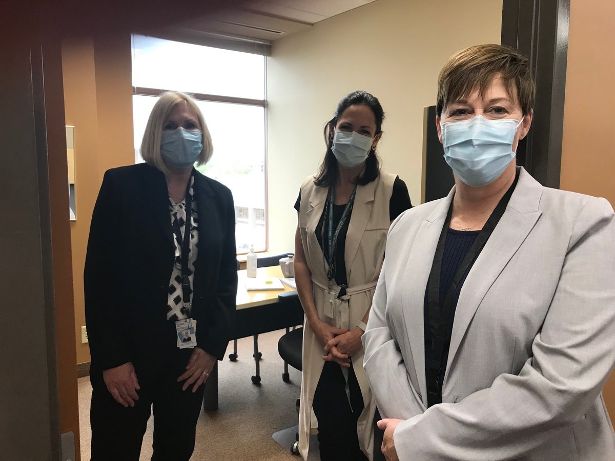 Cyn_Martineau's tweet photo. I began my career as a nursing student. At 17, my class was in the hospital making beds and engaging with patients. It was overwhelming, but so rewarding. Visiting with @champlainlhin, I continue to see how our staff share that drive to go above and beyond to help patients. https://t.co/ZIL08xGNRZ