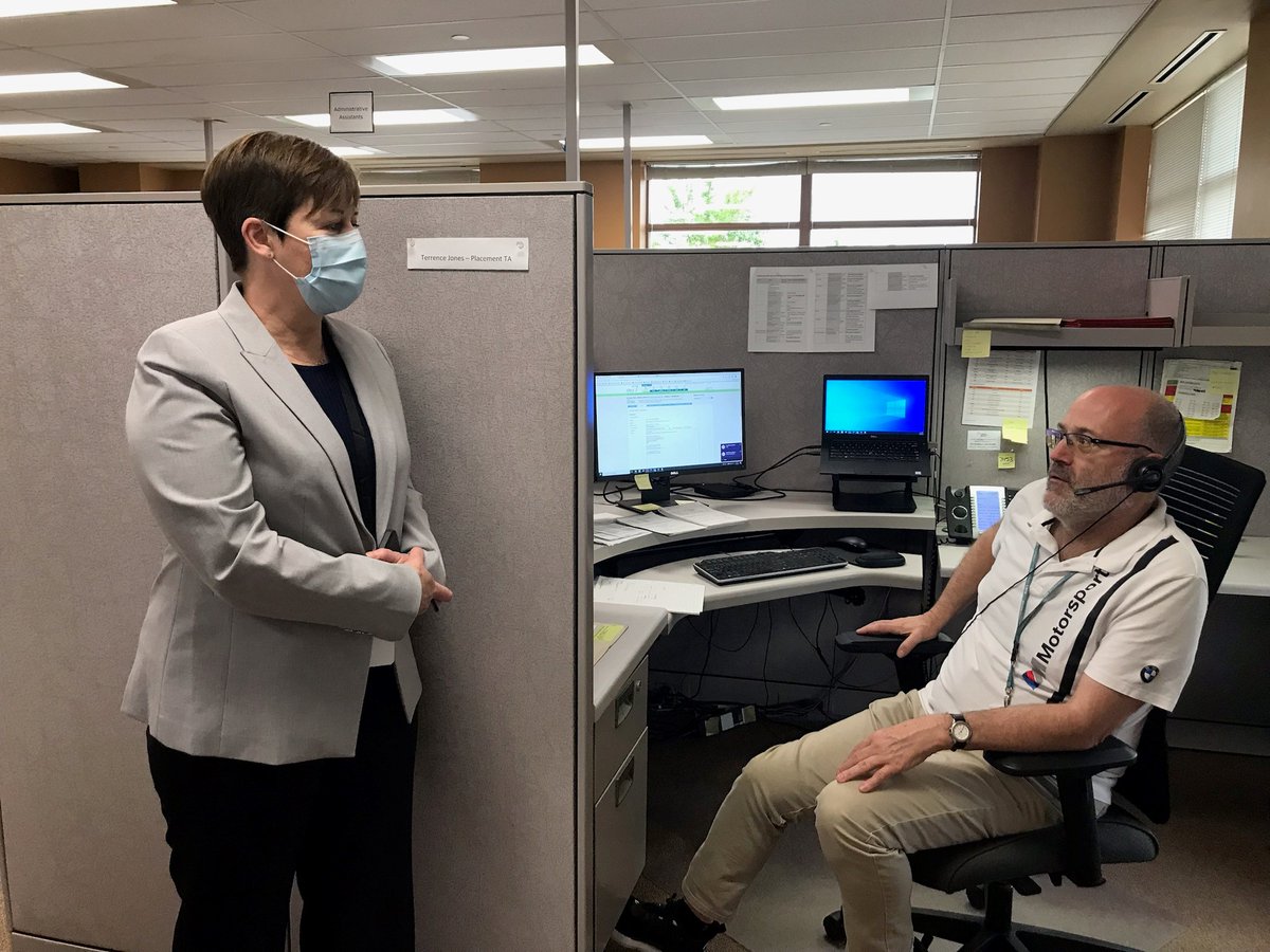 Cyn_Martineau's tweet photo. I began my career as a nursing student. At 17, my class was in the hospital making beds and engaging with patients. It was overwhelming, but so rewarding. Visiting with @champlainlhin, I continue to see how our staff share that drive to go above and beyond to help patients. https://t.co/ZIL08xGNRZ