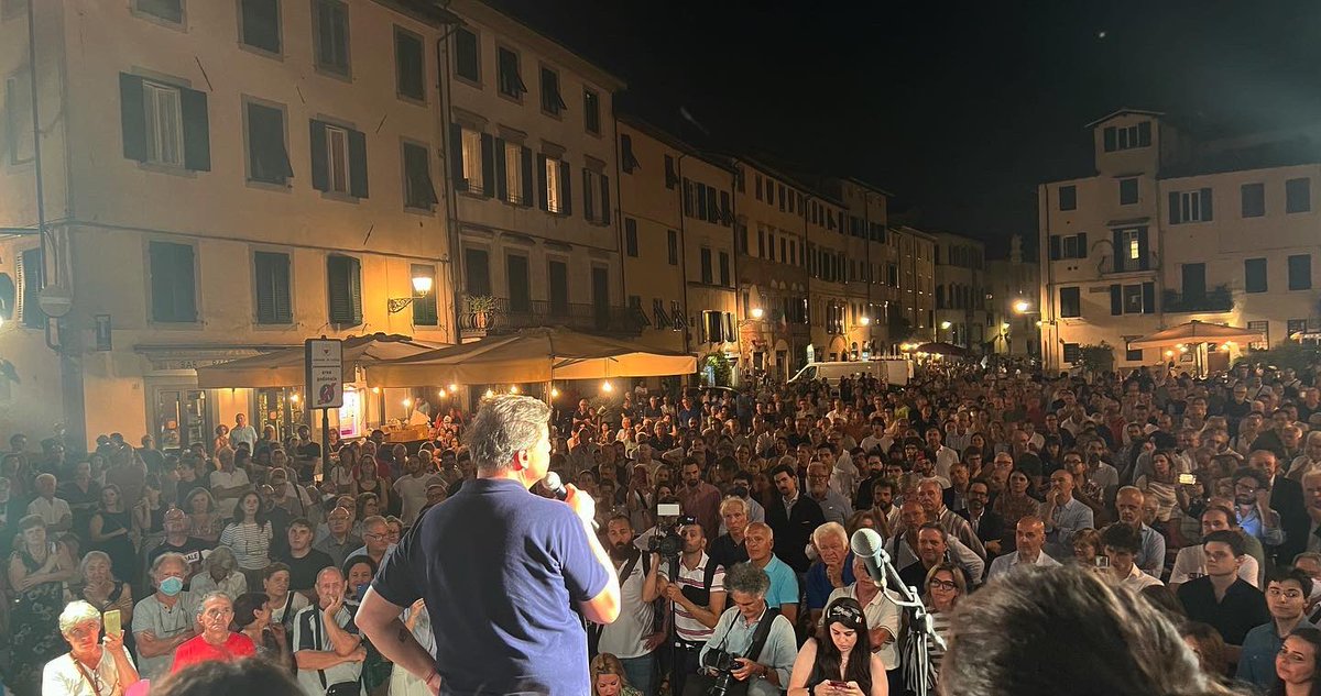 CarloCalenda's tweet photo. Azione è un partito erede di Rosselli, del liberalismo di Gobetti e io non posso pensare neanche per un secondo di non battermi quando dall’altra parte ci sono i fascisti.
@Azione_it #Lucca per #Raspini sindaco insieme a @EnricoLetta https://t.co/H5eHGYKs4K