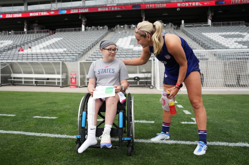 USWNT's tweet photo. Meet our new friend Molly! 

Molly kicked cancer’s butt after 18 rounds of chemo and joined us for training today! 

Thanks to @wishcolorado  @MakeAWishAZ for making it happen! https://t.co/bZXX5S3lZV