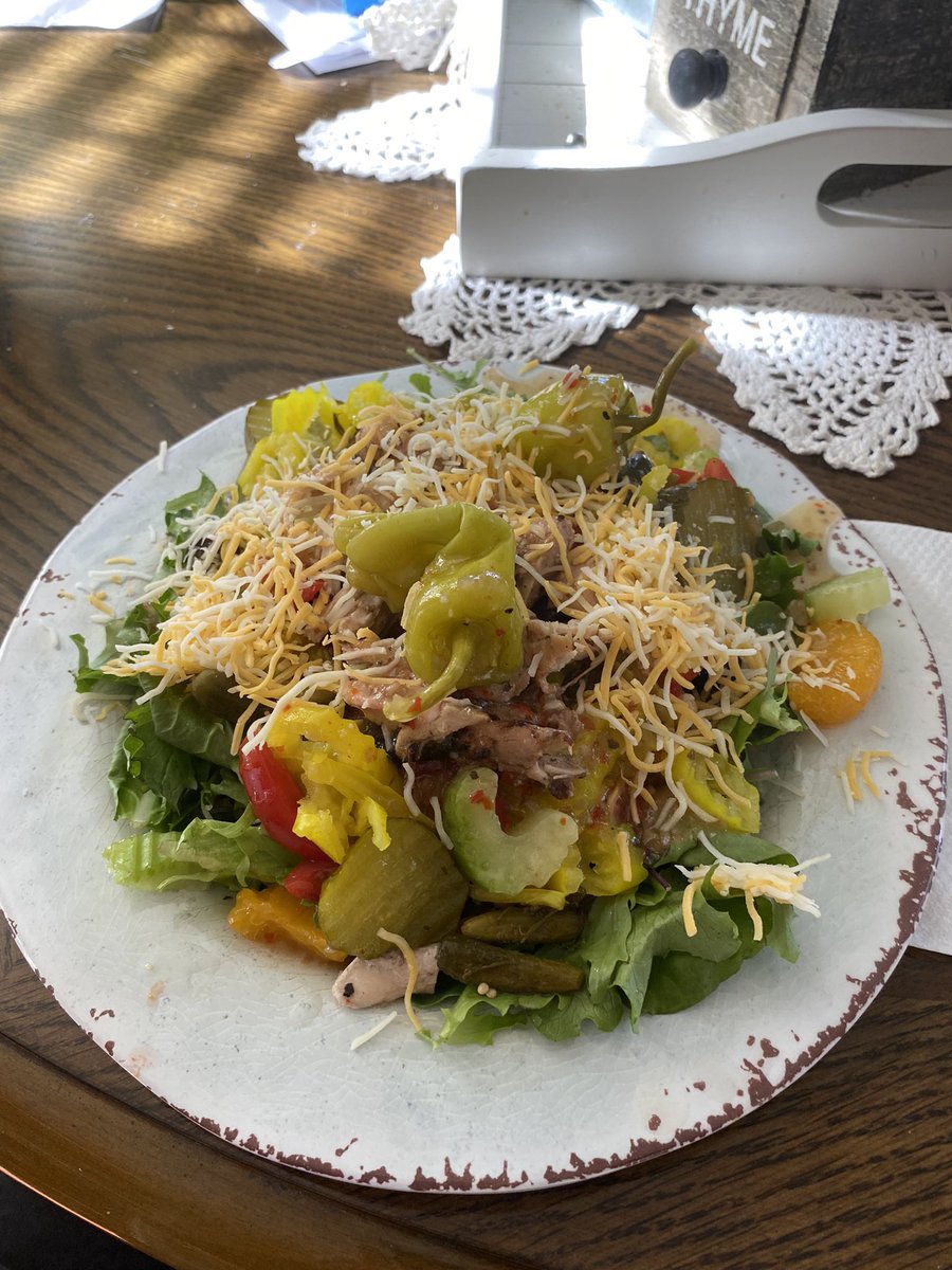Now, this is a salad, made with spring mix lettuce, black olives, tomatoes, cukes ,garbanzo beans, sweet pickles, shredded cheese, celery, and grilled chicken! @KimBatson66 I love you babes!