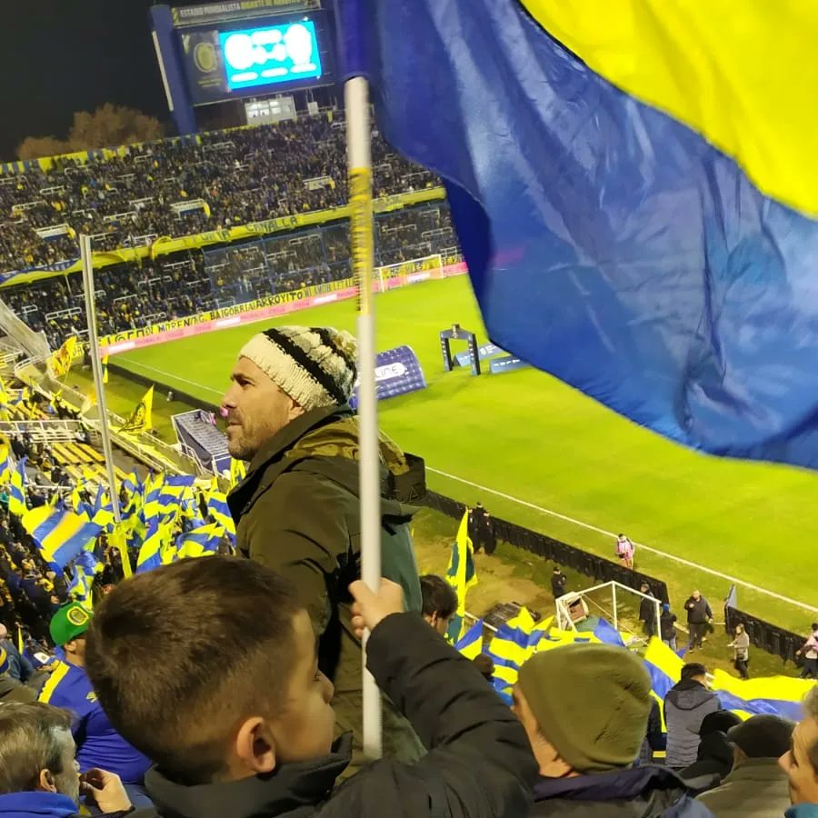 InfoCanaya's tweet photo. 📸 Gonzalo Belloso está en la platea del Río con Coqui Moretti.

Atenti que ahí puede haber unidad de cara a las elecciones, si es que el líder de Raza Canalla se postula a presidente, el de Canayas Unidos podría ir de vice.

#infocanaya #central #belloso #coquimoretti https://t.co/eFqRPKOVx5