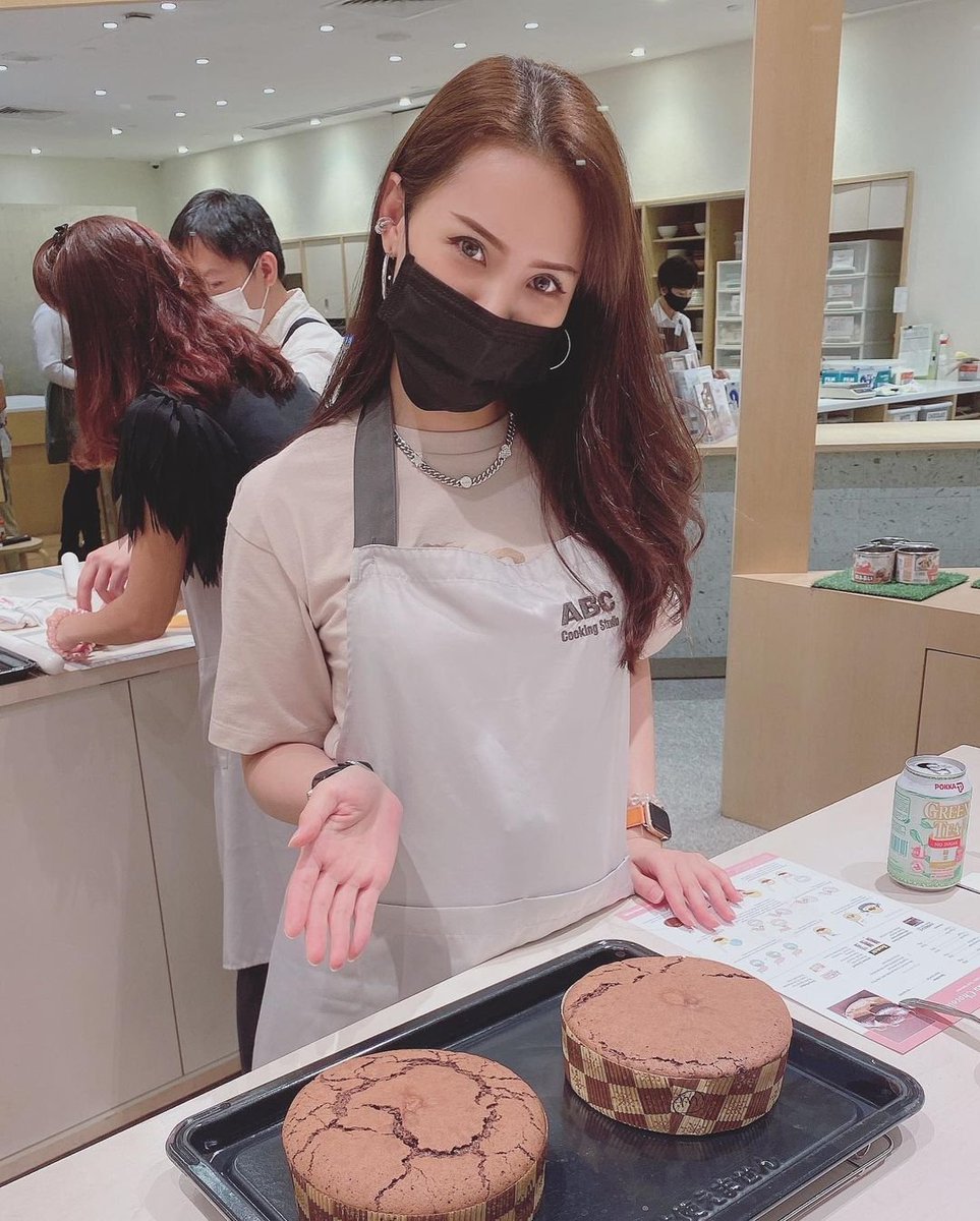lin83925972's tweet photo. A rare experience (cake maker)-lol https://t.co/TNN9tQu5qc