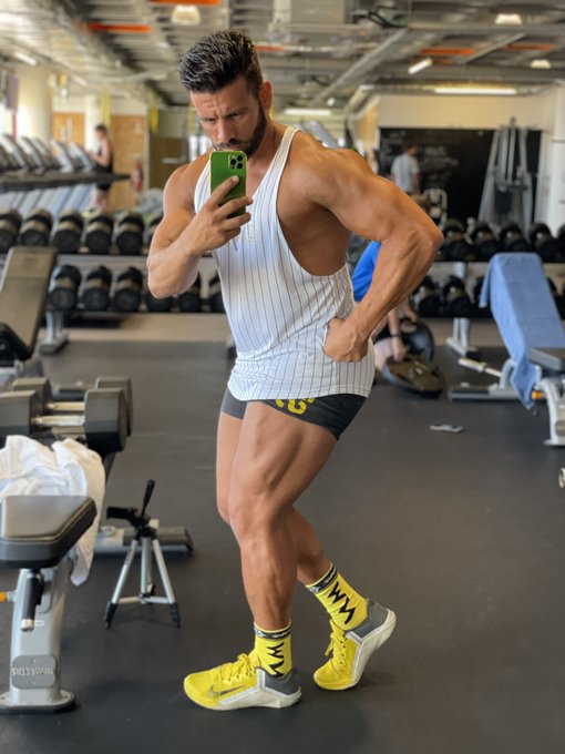 Watch Ptj_trainer's leaked NSFW photo on TwXstars