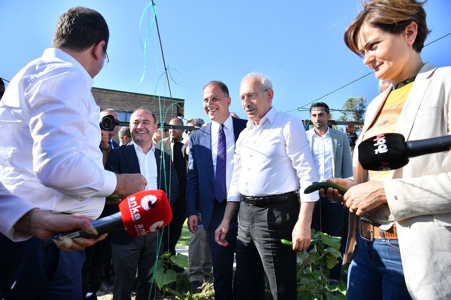 istTakipte's tweet photo. İETT'nin 2 milyarlık bakım onarım ihalesini almış ve kardeşi Gültekin KARABAT'ı İBB iştirak şirketi Ulaşım A.Ş'de 15 bin TL ile uzman yapmış taze Özgür KARABAT suratı 😎

Nerde görsek tanırız ☺️ https://t.co/ST8dwO8pQW