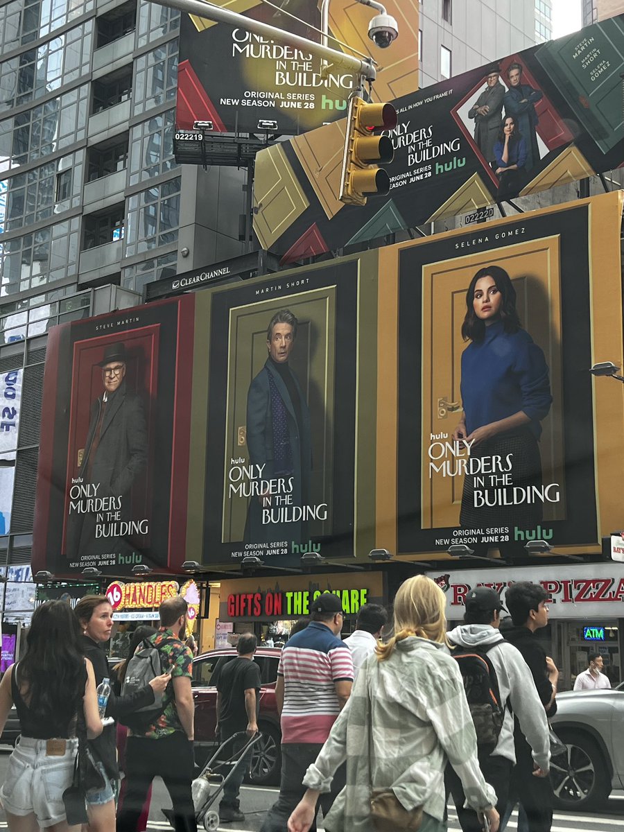 SMGUpdatesPLx's tweet photo. Promocja #OMITB na Times Square https://t.co/6i06LTOdPm