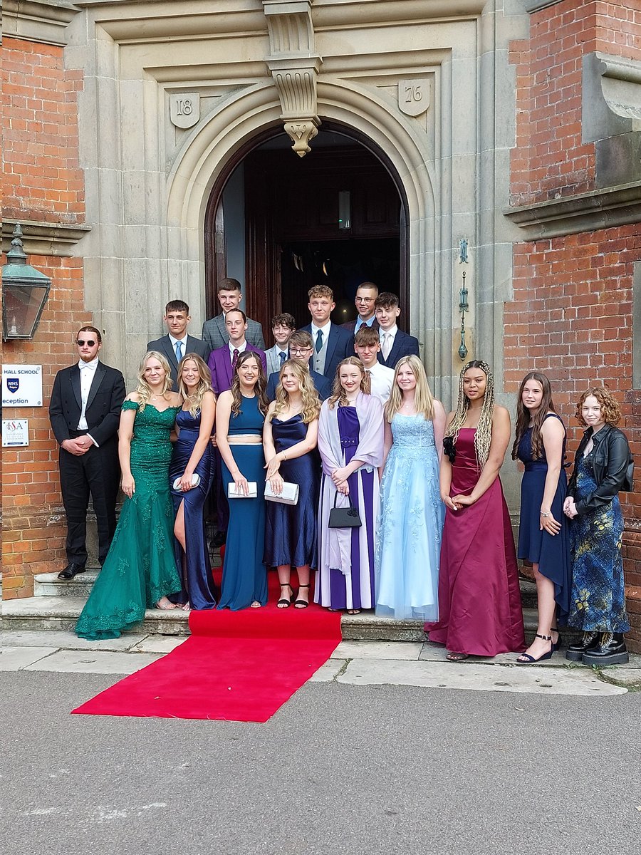 MoonHallReigate's tweet image. We are super proud of our Year 11 leavers. What a journey they have been on. They are the most wonderful Ambassadors for our younger pupils @isaschools @ISC_schools #journey #pupildevelopment #proud #goodluck