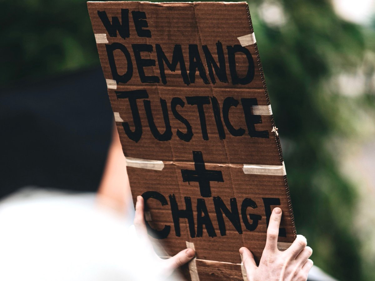 ConfidentStrat's tweet photo. This week's blog about how companies can authentically engage in social justice topics was given some additional relevance today. We provide some tips for those who want to lead and advocate for change.
https://t.co/PTSyKLuGGF

#changemaker #socialjustice #equality #humanrights https://t.co/B8CQSrw68z