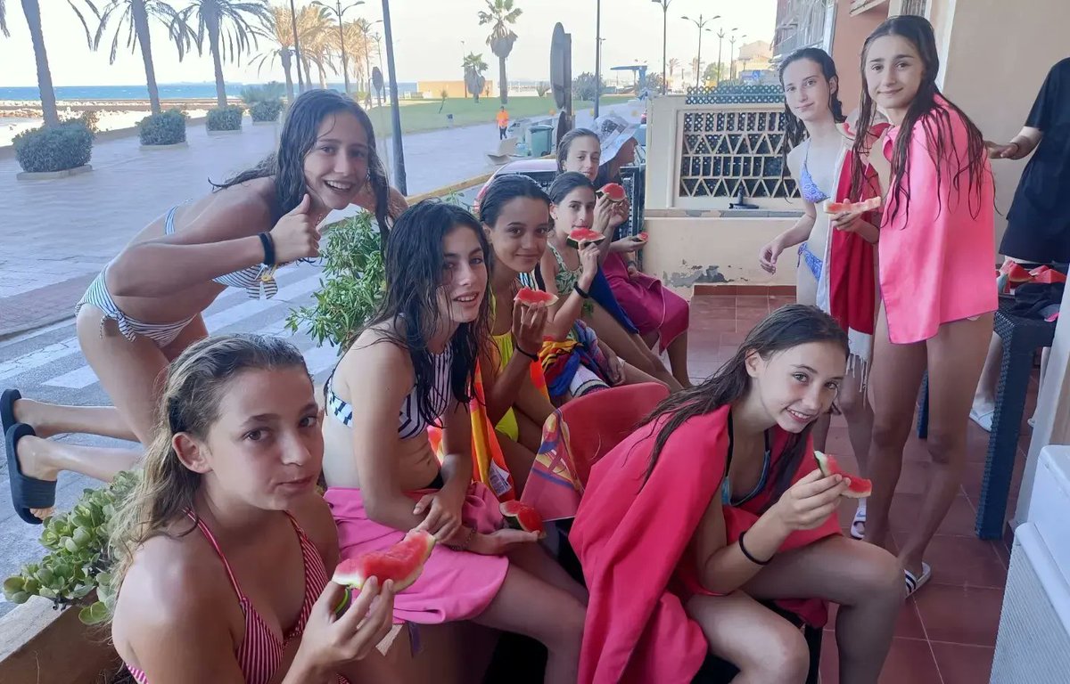 BasketAlmeda's tweet photo. #CopaDeEspañaAlevin🏆

👉🏻 Dues victòries del Mini 1 femení a la Copa d'Espanya davant @FemeninoBurgos i @marianistas_zgz.

💯 Les nostres noies també estan gaudint de les instal·lacions i els apartaments a la platja. 
Demà, quarts de final davant @CasademontZGZ.
Sort!👏🏻 https://t.co/Eb38YNf9JT