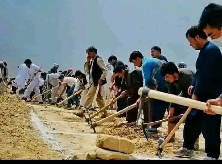 عــزرائیله چيرته بل لوری ته لاړ شــه
په قبرونو باندې ستړي پښتانۀ شول
😪😓😭