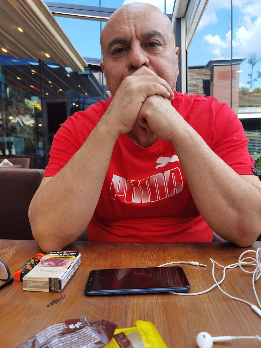 غيابكِ
فَتَحَ فِي قَلّبيَ
دكاناً
والآن يُتَاجِرُ بأحّزَاني.