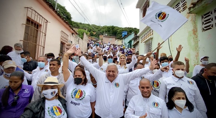 adbernabe's tweet photo. Desde junio de 2020 existen unos con incontinencia verbal insultándome, pero no les he respondido ni lo haré. Decidí aspirar la Presidencia de la República con la militancia, la bandera y la tarjeta BLANCA de #AcciónDemocrática para hacer un gobierno amplio, sin odios ni rencores https://t.co/iRwveBeQmG
