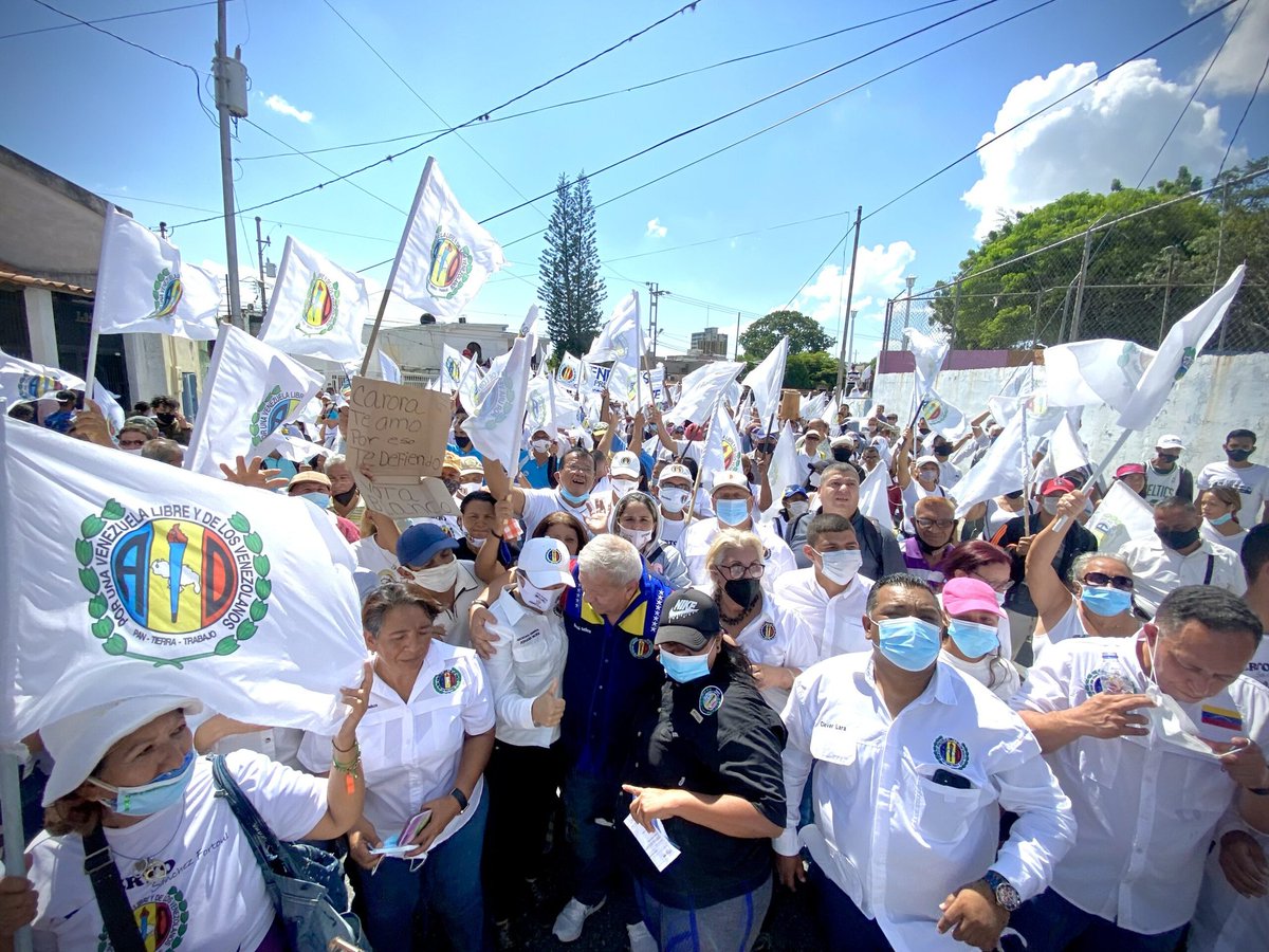 adbernabe's tweet photo. Desde junio de 2020 existen unos con incontinencia verbal insultándome, pero no les he respondido ni lo haré. Decidí aspirar la Presidencia de la República con la militancia, la bandera y la tarjeta BLANCA de #AcciónDemocrática para hacer un gobierno amplio, sin odios ni rencores https://t.co/iRwveBeQmG