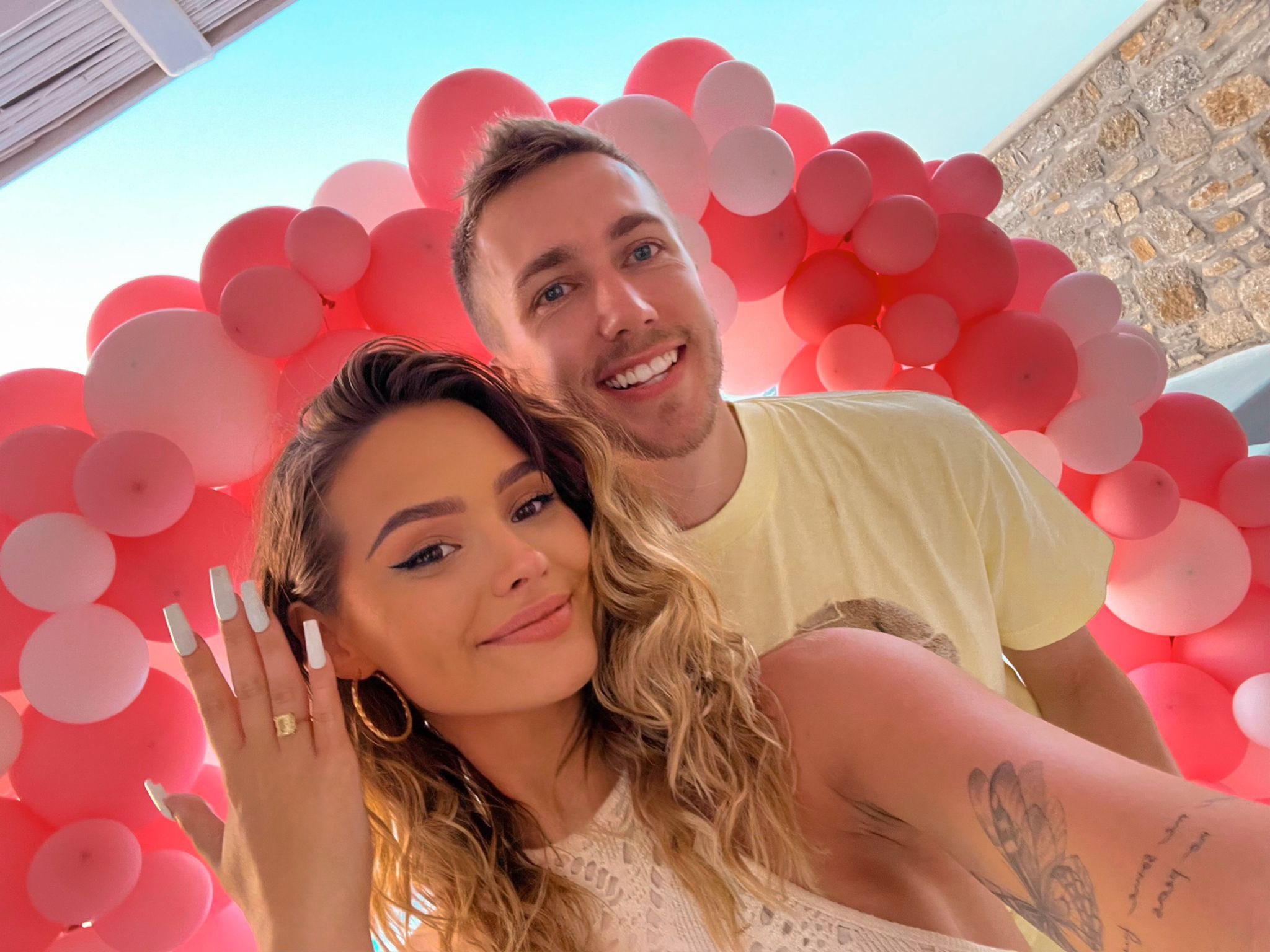 Steph Tepuia on Twitter "RT miniminter WE’RE ENGAGED! 💍 https//t.co