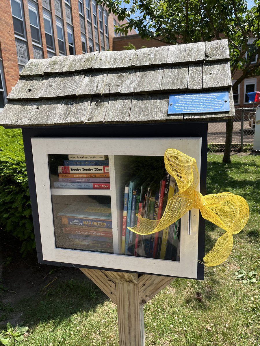 Summer refresh at School #6, ready for readers! Take one, leave one, and let the #OSDSummerStories begin! <a href="/JULIEMCGAHAN10/">JULIE MCGAHAN</a> <a href="/DianeProvvido/">Diane Provvido</a> <a href="/DrZiro/">Dr. Beth Zirogiannis</a> @gwyn_solomon