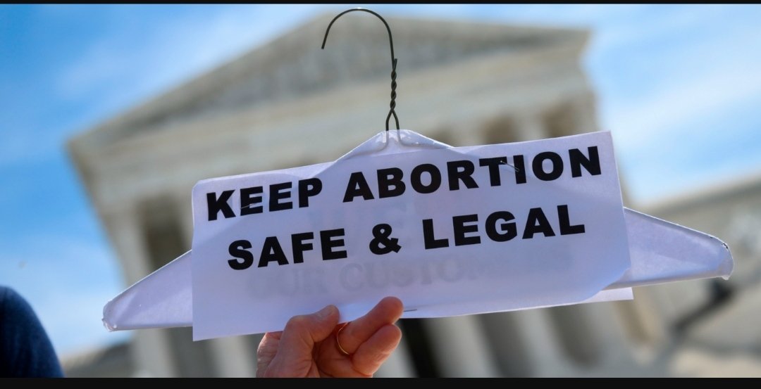 daniele_noel's tweet photo. Notre corps, notre choix ! Our body out choice !
#USA : Volte-face historique qui contraint les femmes à ne plus pouvoir disposer librement de leur corps. @Modem54 @MoDem @Femmes_Dem
#keepyourtheologyoffmybiology 
#RiseUp4AbortionRights #CodifyRoevWadeNow
https://t.co/uozGw219Ky https://t.co/2QYrhGwWet