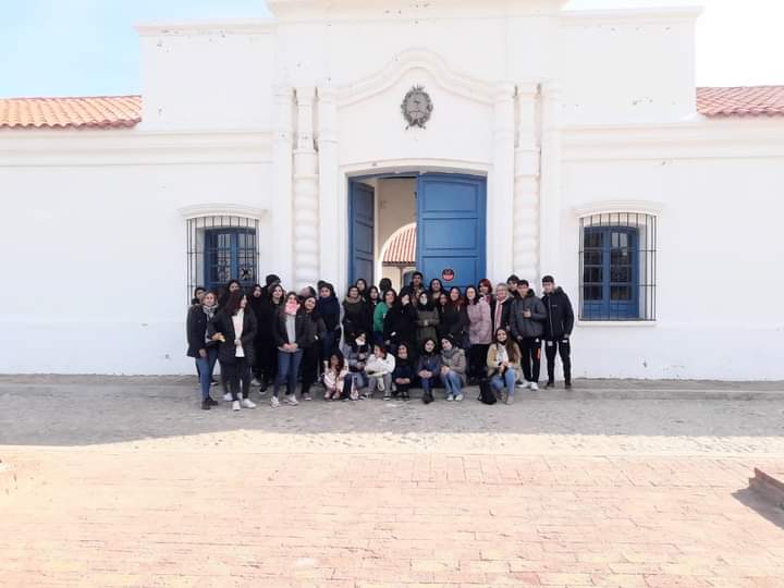 CasaReplica's tweet photo. ✏Agradecemos al Centro Educativo Nº11 Insp. Sócrates Cortines de la localidad de Justo Daract provincia de San Luis por la hermosa visita.

¡Gracias por venir!

#ReplicaCasadeTucuman #SanLuisNosUne #RespiraSanLuis #ViviSanLuis https://t.co/yzb8vXhtNp