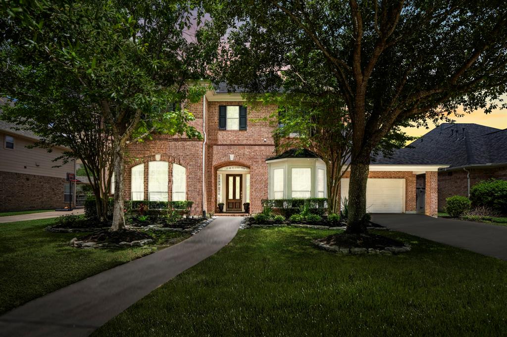 WhitneyHTX's tweet photo. You have to see this home! 4 BD/ 4 BA in Spring. Call/text/DM me for details.  https://t.co/HpUDxnn1AV https://t.co/vyOSh3QfVh