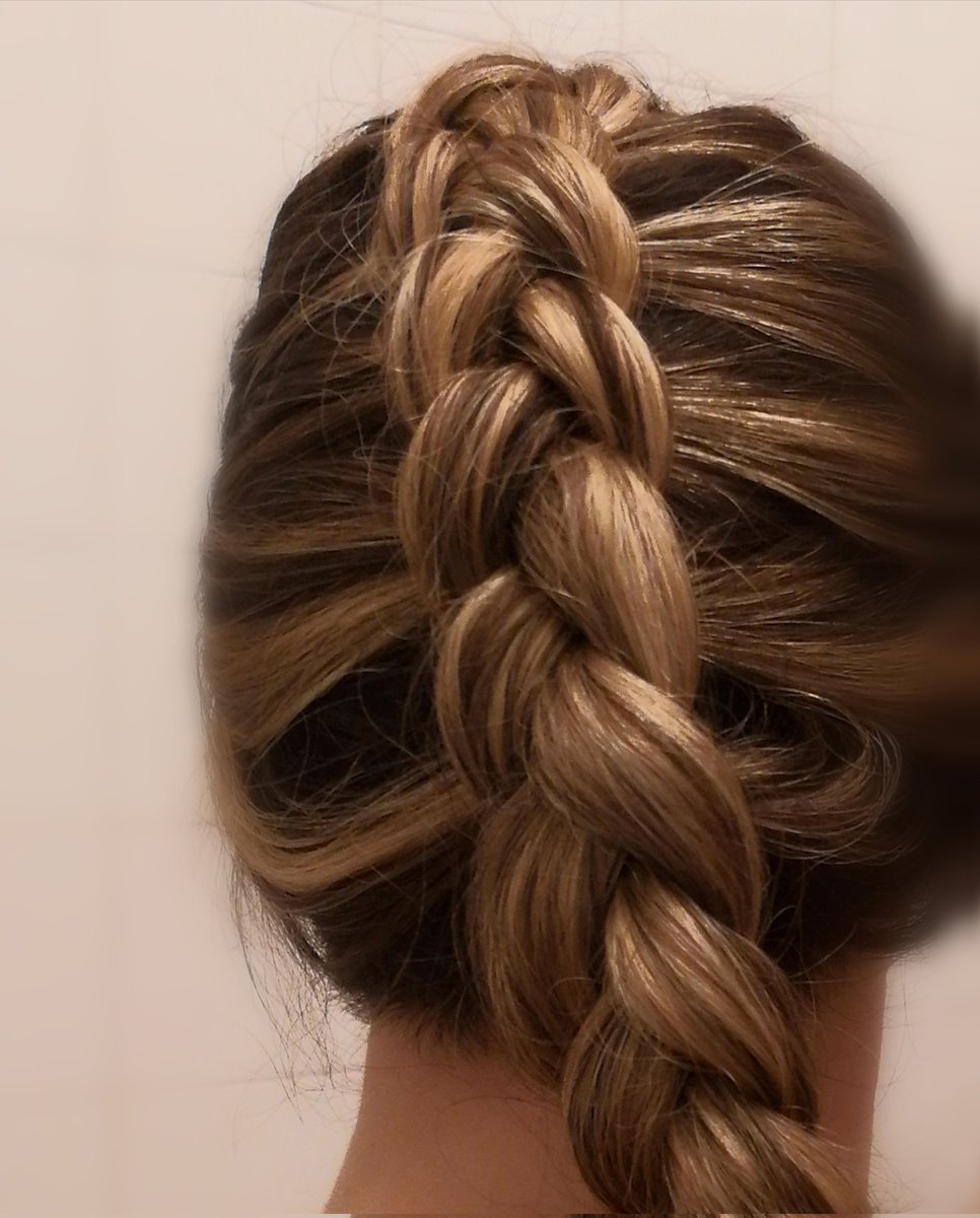 ArleneWokkins's tweet photo. ร part รงa, je sais ENFIN me faire moi-mรชme ce type de tresse #dutchbraid #hairstyle #braidaddict https://t.co/ZMNY6Z3apq