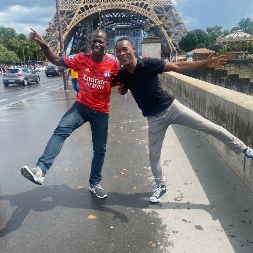 sweswethomas's tweet photo. Excuse me my French language but i am in France at the eiffel tower! https://t.co/eYiFo334cu