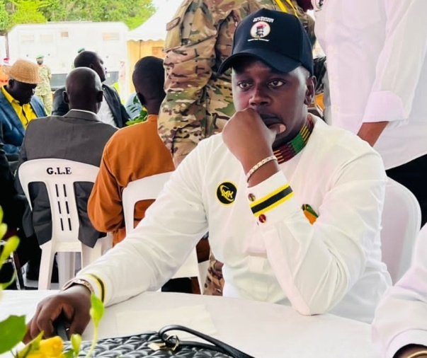 MRwakanuuma's tweet photo. Happy BD my Brother Hon Steven Kangwagye Rwakanuuma MP Bukanga.
More years of serving your nation mostly the people of Bukanga .
🍇 https://t.co/7bBdfOcxzC