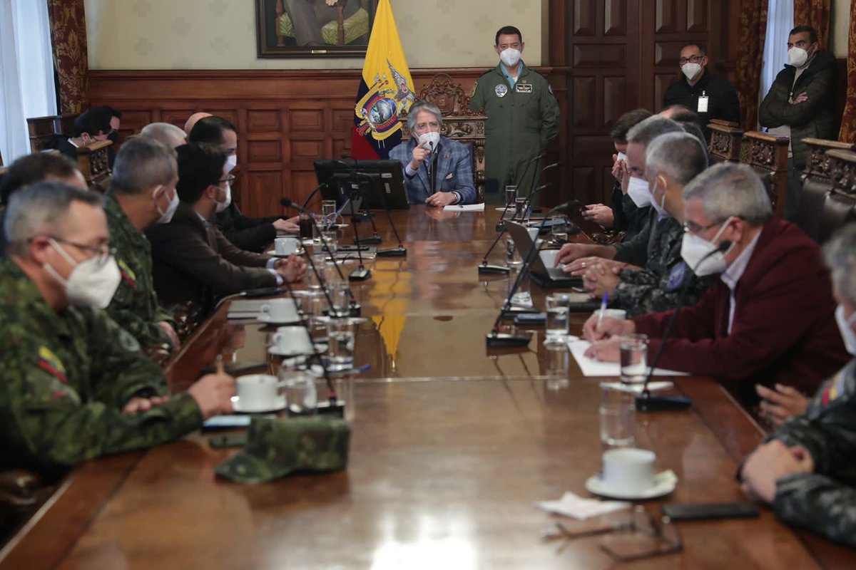 LassoGuillermo's tweet photo. #EcuadorQuierePaz y sé que con el trabajo que realiza la fuerza pública lo garantizaremos. Agradezco su valentía e ímpetu con el que defienden a cada hombre, mujer y niño del Ecuador. Mi total respaldo a la labor que desempeñan por regresar la tranquilidad al país. https://t.co/TcZxH5HXCA