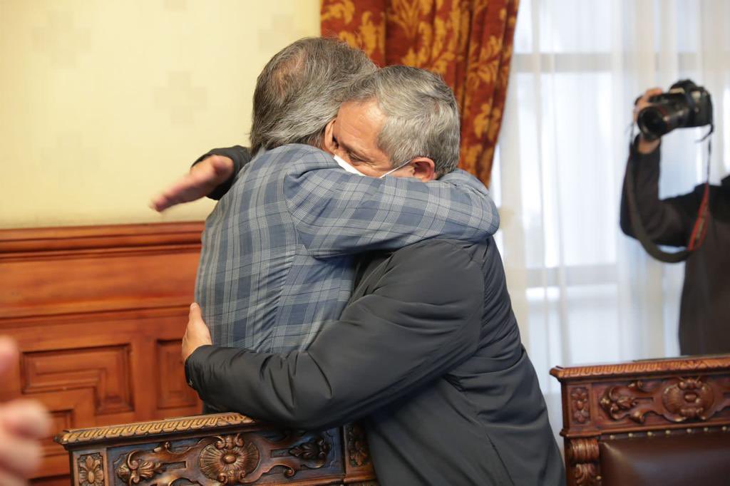 LassoGuillermo's tweet photo. #EcuadorQuierePaz y sé que con el trabajo que realiza la fuerza pública lo garantizaremos. Agradezco su valentía e ímpetu con el que defienden a cada hombre, mujer y niño del Ecuador. Mi total respaldo a la labor que desempeñan por regresar la tranquilidad al país. https://t.co/TcZxH5HXCA