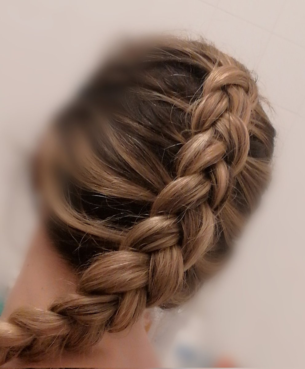 ArleneWokkins's tweet photo. ร part รงa, je sais ENFIN me faire moi-mรชme ce type de tresse #dutchbraid #hairstyle #braidaddict https://t.co/ZMNY6Z3apq