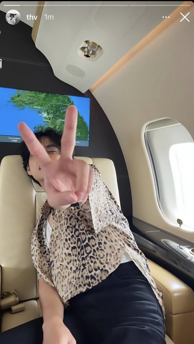 dX2aQO2y8WQHLyZ's tweet photo. جميل حبيب قلبي بكل الوضعيات جميل 🥺#KIMTAEHYUNG https://t.co/lZvADePWiI