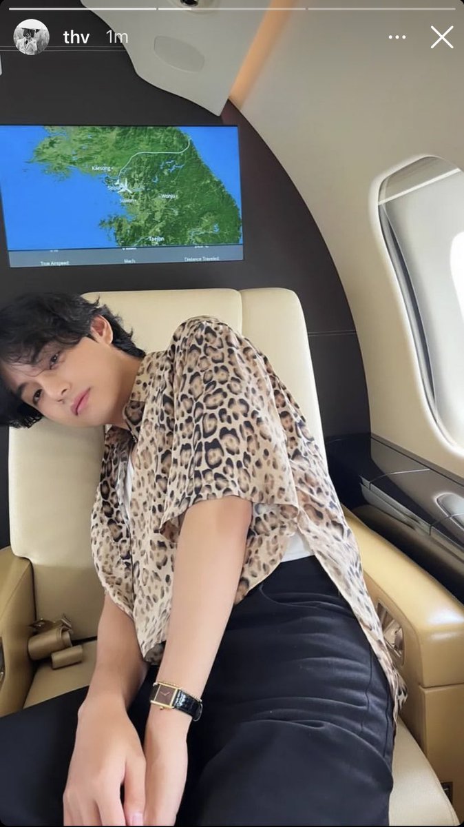 dX2aQO2y8WQHLyZ's tweet photo. جميل حبيب قلبي بكل الوضعيات جميل 🥺#KIMTAEHYUNG https://t.co/lZvADePWiI