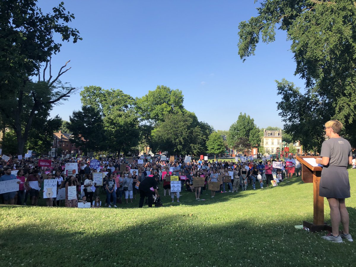 lancstandsup's tweet image. We reject this extreme and harmful decision. We reject fascist minority rule. We gather today to find strength in community. We value bodily autonomy and we ARE the majority.