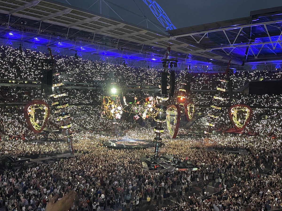 Thomorama's tweet photo. Excellent Wembley concert from @edsheeran. Two hours of nonstop banging tunes written and performed by a superstar #+–=÷xTour https://t.co/byTCDgImst