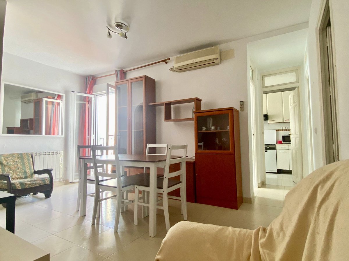 NeohouseMadrid's tweet photo. RE/MAX Urbe Neohouse alquila PISO en el Centro de Madrid.
- 65 m2
- 5 planta con ascensor 
- 2 habitaciones / 1 baño
Precio: 1.200€
Condiciones:
- 1 mes de fianza
- Mes en curso
- 1 mes de honorarios inmobiliarios 
- Contrato de trabajo y nóminas 
#alquiler #malasaña #madrid https://t.co/mVeMP9iSsF