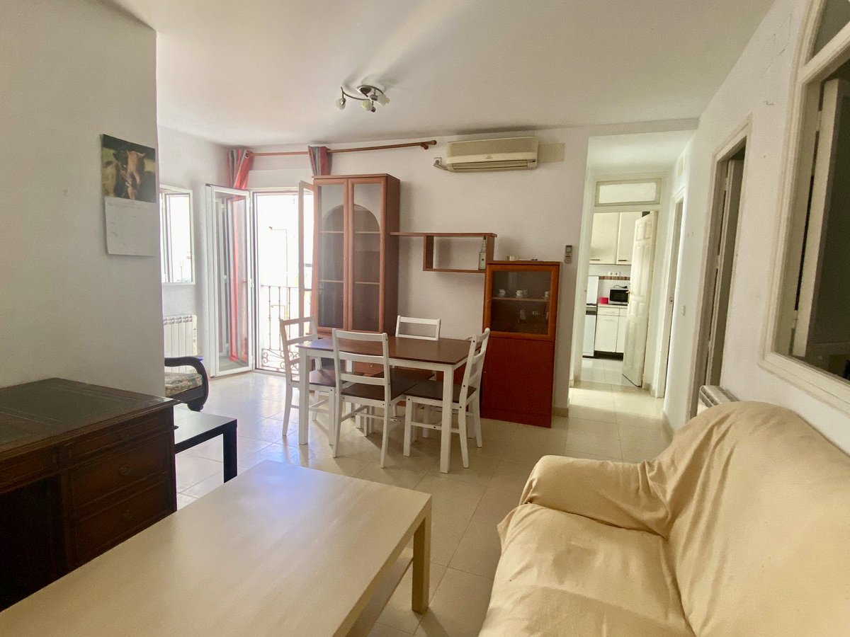 NeohouseMadrid's tweet photo. RE/MAX Urbe Neohouse alquila PISO en el Centro de Madrid.
- 65 m2
- 5 planta con ascensor 
- 2 habitaciones / 1 baño
Precio: 1.200€
Condiciones:
- 1 mes de fianza
- Mes en curso
- 1 mes de honorarios inmobiliarios 
- Contrato de trabajo y nóminas 
#alquiler #malasaña #madrid https://t.co/mVeMP9iSsF
