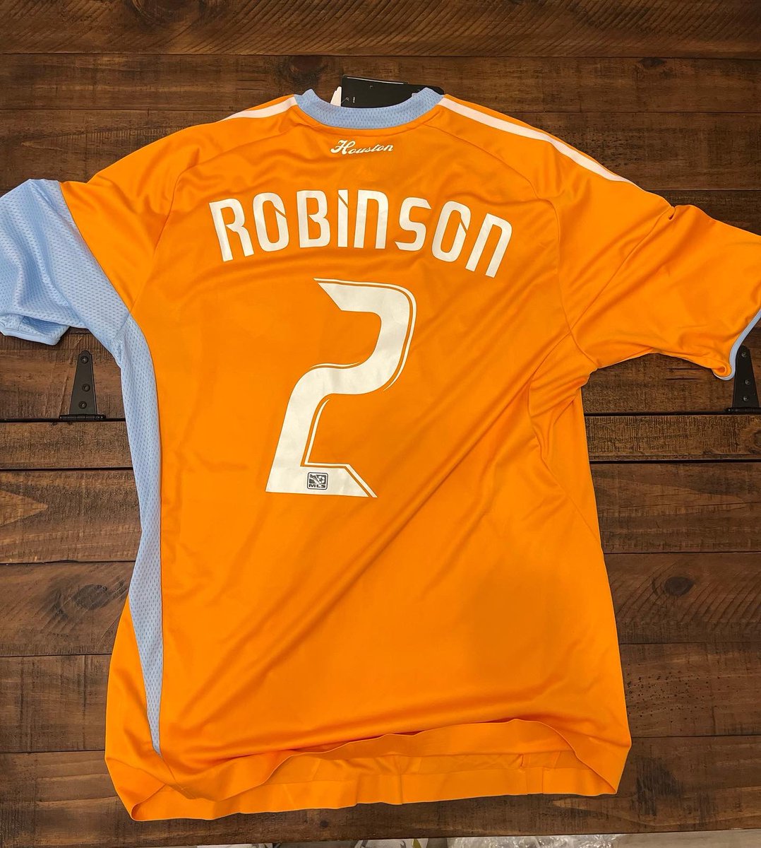 eddie_robinson2's tweet photo. Tomorrow. Come win this jersey. YOU CANT BUY THIS! 6:30-7 @pncstadium Autograph ally, outside section 102. Must be there, like this post, and RT to win. Winner will be chosen at random, etc. etc. most likely by a member of the soccer media that no one likes…. 😂😂 https://t.co/x6rQD99xwQ