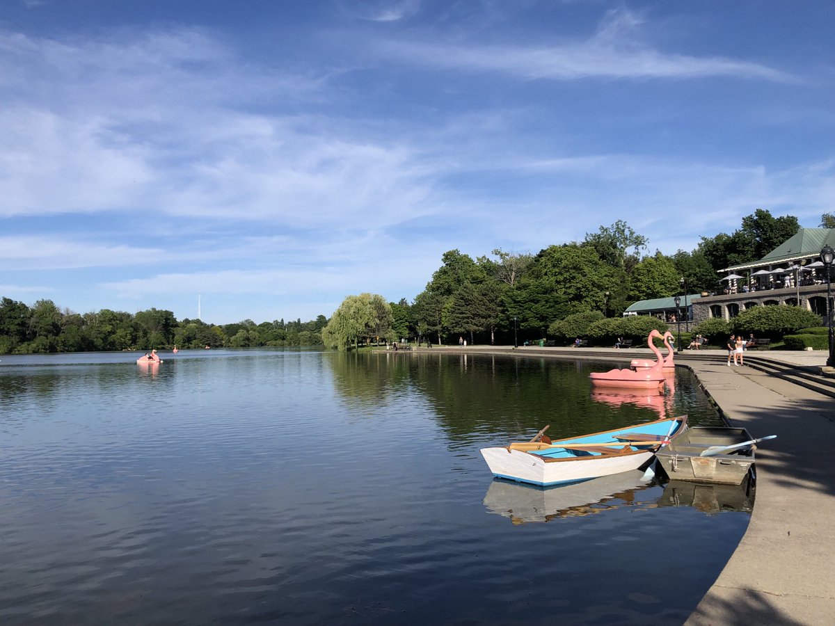 Olmsted called it “the best planned city”….Buffalo’s legacy: Hoyt Lake at Delaware Park ⁦<a href="/bfloparks/">bFLO Olmsted Parks</a>⁩