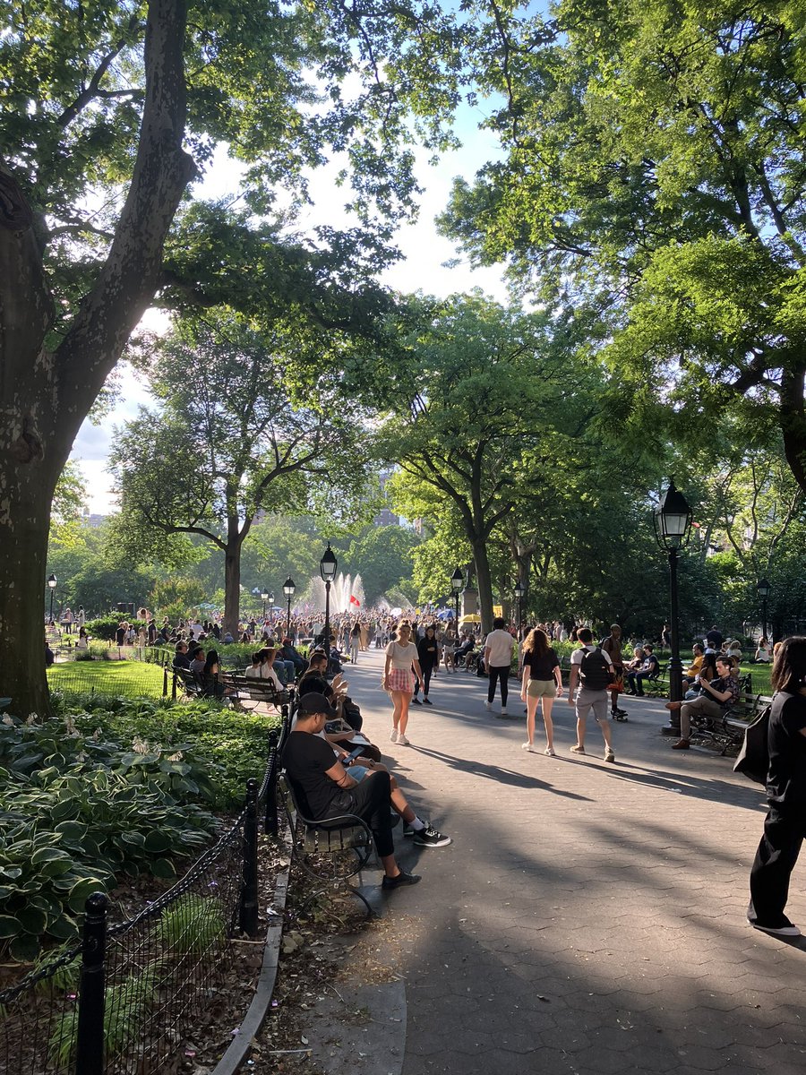 Masses moving towards #WashingtonSquarePark now to protest #SCOTUS decision to overturn #RoeVWade #BansOffOurBodies