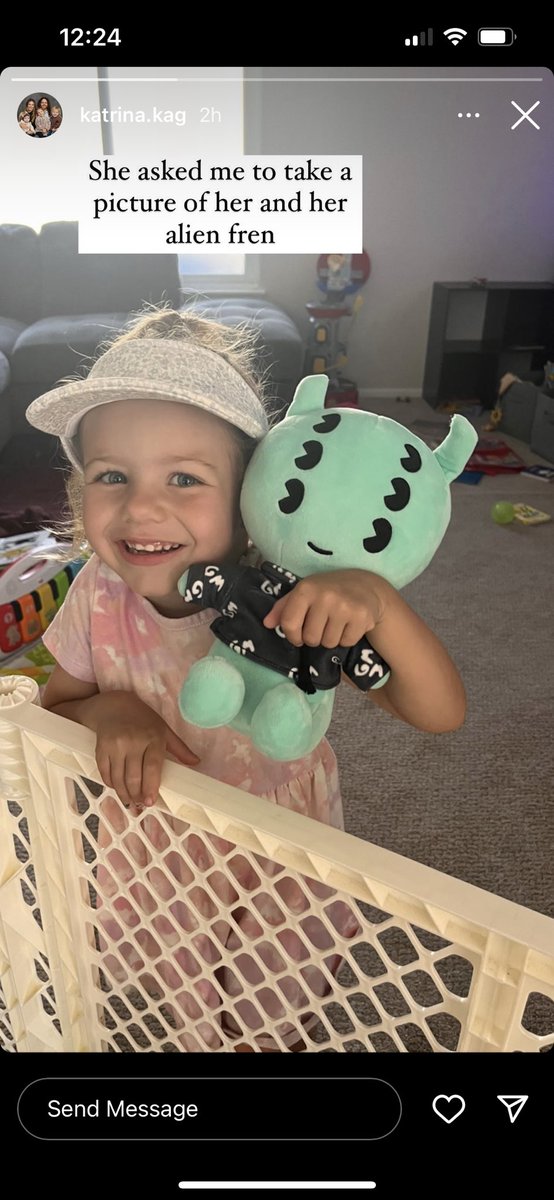 Zachkag's tweet photo. Lol screen shotted the wifeys instagram story today. My daughter cant let her @alienfrens plushie go 💚 I definitely need to start a wallet for her lol. 🤞 https://t.co/aUltc9HzMO