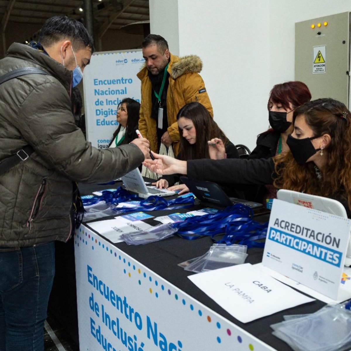 En la Rioja, se realizó el Encuentro Nacional de Inclusión Digital Educativa, con el objetivo de contribuir a la reorganización curricular, intensificar la enseñanza y garantizar la continuidad de las trayectorias educativas en todas las escuelas secundarias públicas del país.