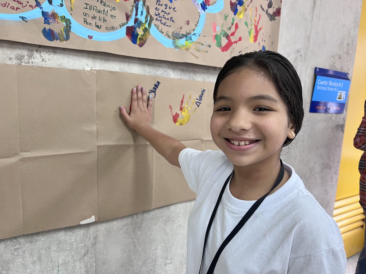 Educacionbogota's tweet photo. 🚀Estuvimos en el Colegio Guillermo León Valencia con la iniciativa #SumaDeSueños. Nuestras niñas, niños y adolescentes del programa #VolverALaEscuela, conocieron los diversos modos en que pueden estar inmersos en dinámicas en trabajo infantil o en riesgo de estarlo.💡 https://t.co/cB6bYiVHms