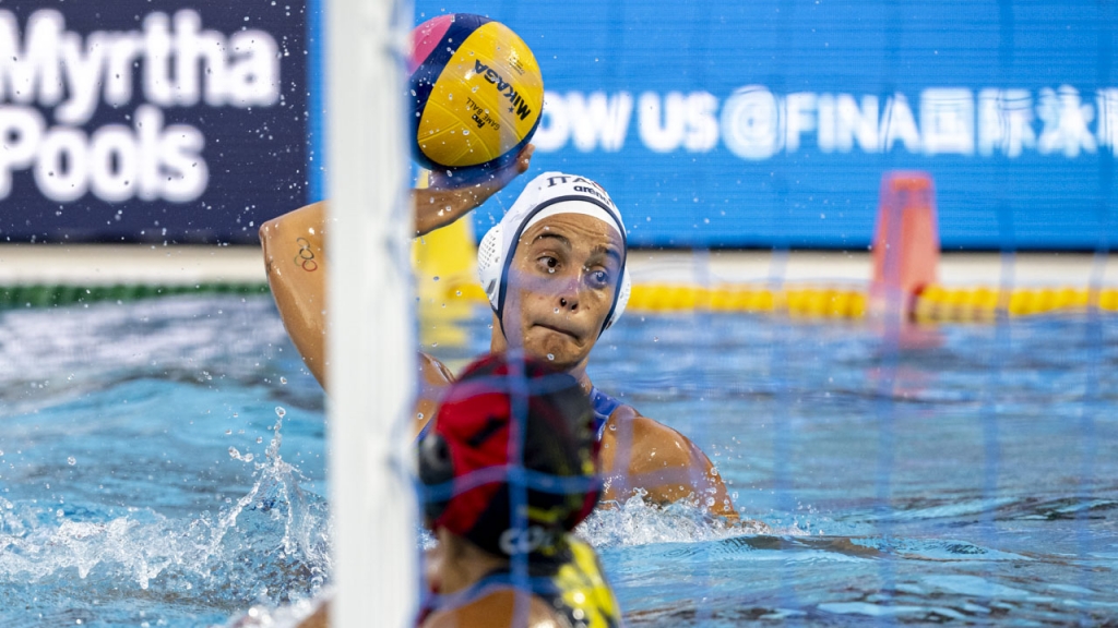 dariodigennaro's tweet photo. #Budapest2022 #7rosa
Il #Setterosa travolge la #Colombia 31-5
L'Italia è prima nel girone e vola ai quarti
Nel festival del gol azzurro abbiamo
6 gol Silvia #Avegno
5 Sofia #Giustini
4 #Tabani e #Bianconi
3 #Marletta, #Picozzi e #Galardi,
2 #Viacava
1 #Palmieri
📸 @DBM_Media https://t.co/I47iLnJ0KO