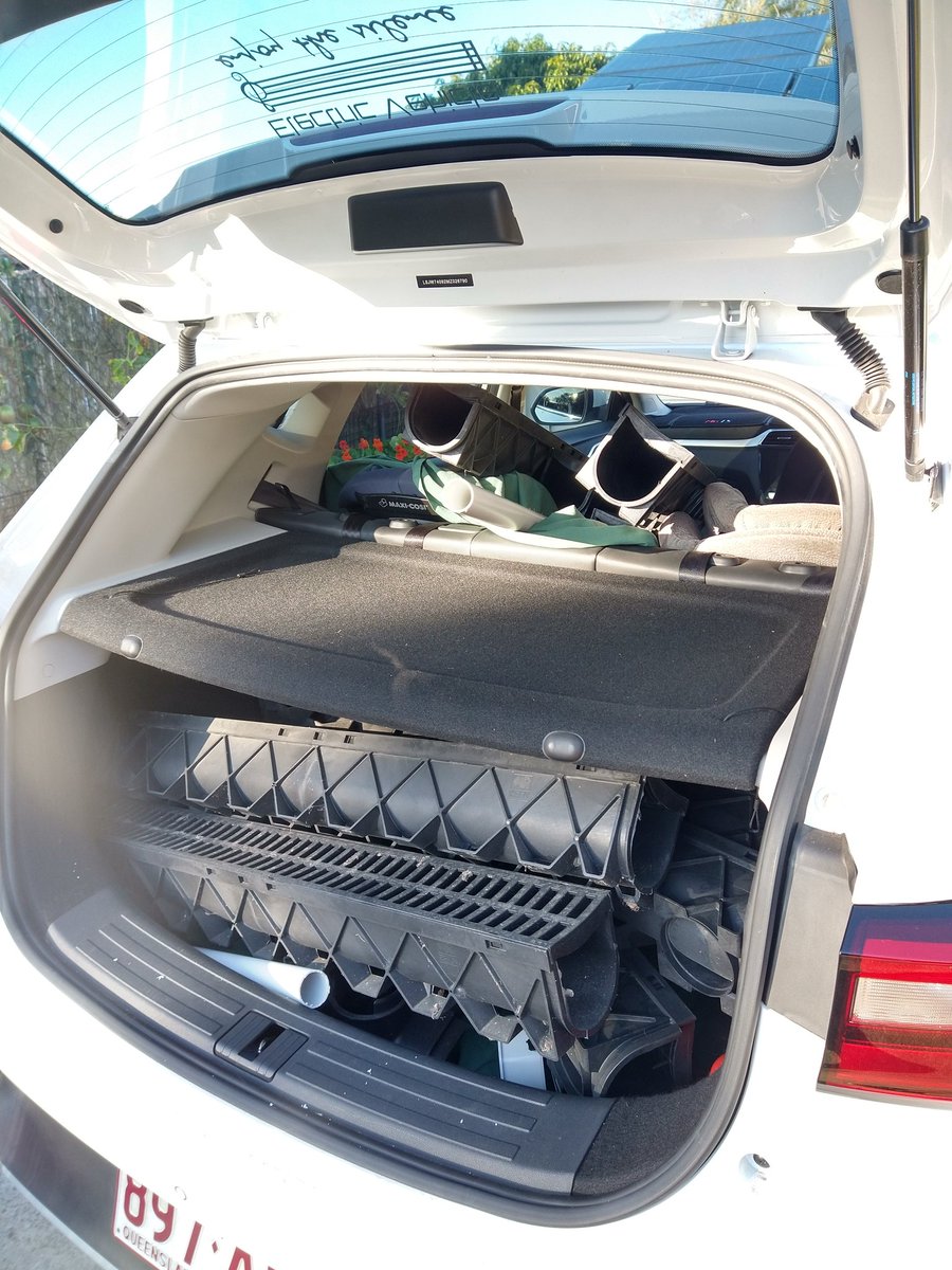 ElectricCarAust's tweet photo. Who knew? #ElectricCars are just like normal cars. They carry stuff for #WeekendDIY but do it cheaper, more efficiently with less #pollution. #WeekendRuined! https://t.co/vSVrqP86tf