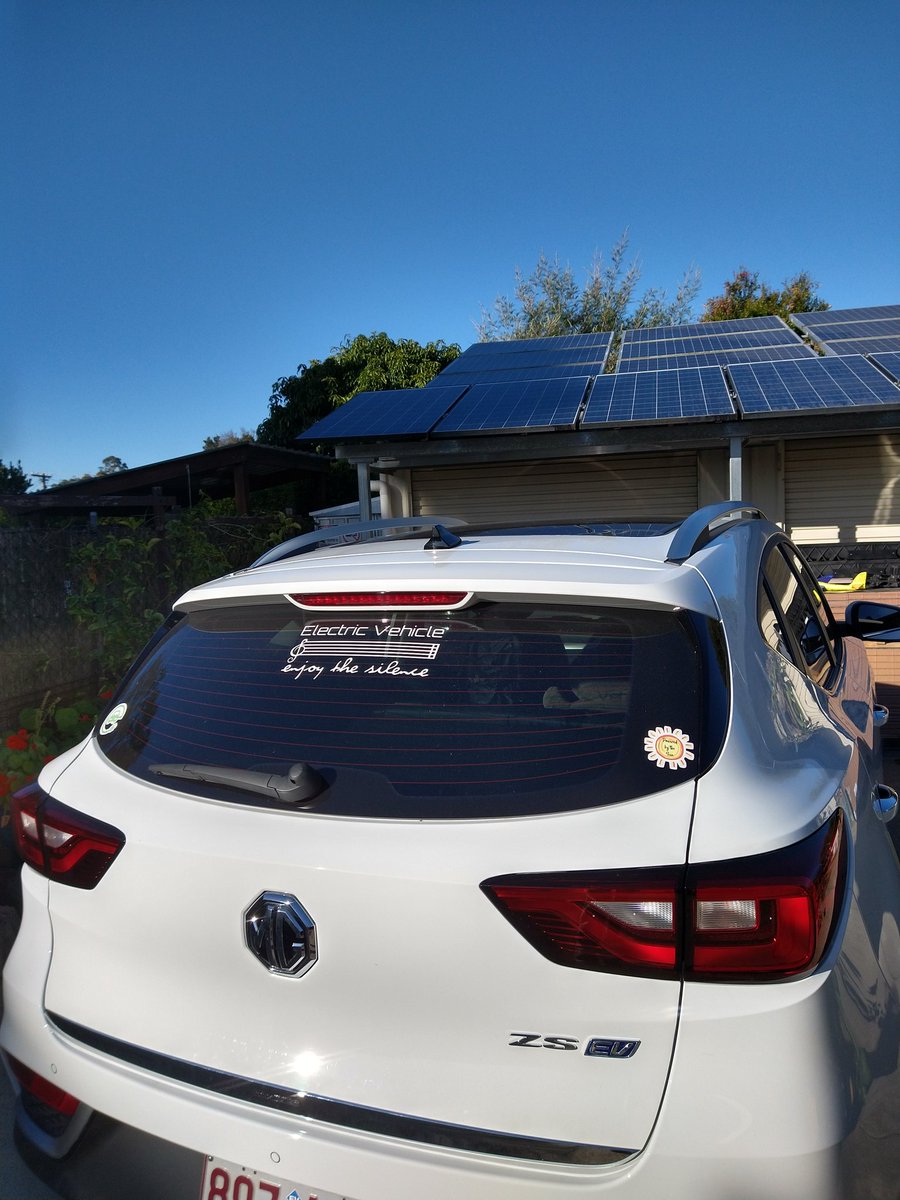 ElectricCarAust's tweet photo. Who knew? #ElectricCars are just like normal cars. They carry stuff for #WeekendDIY but do it cheaper, more efficiently with less #pollution. #WeekendRuined! https://t.co/vSVrqP86tf