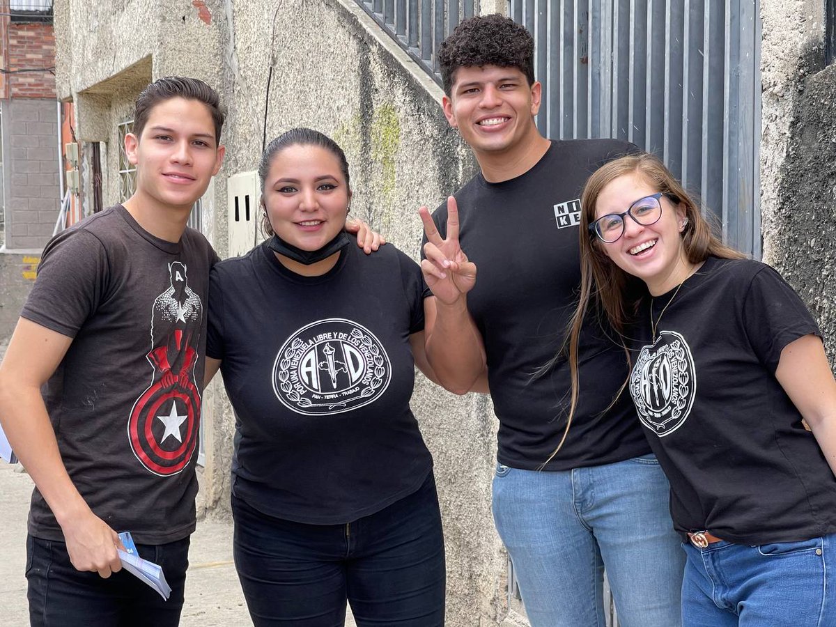 Daniela_APR's tweet image. #24Jun Dijimos presente el día de hoy en el #BarrioSanMiguel de la pquia. #SantaRosalia donde estuvimos conversando con los vecinos de la comunidad para brindarles un mensaje de cambio y #prosperidAD 

Trabajaremos #UnidosXVenezuela
por el rescate de la democracia 

¡Volveremos!