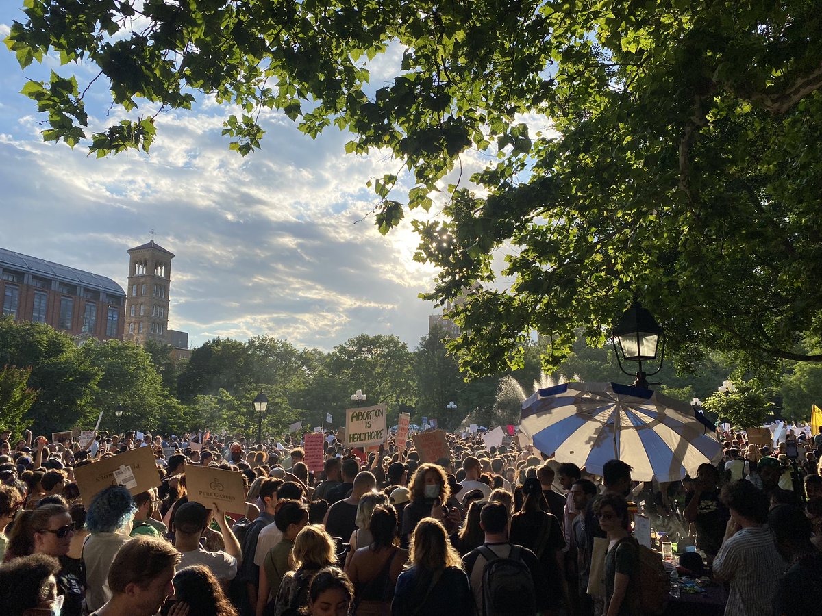 mara_yerkes's tweet photo. On this very dark day in US history, only one way to cope: stand together to fight for our rights and the rights of all future generations of women. #disgraced #RoeVsWade https://t.co/szItWuDPSD